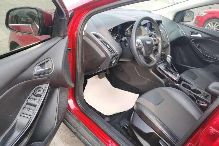 Used Ford Focus 2012 Sedan 1.6L Automatic Fashion Edition Interior 3