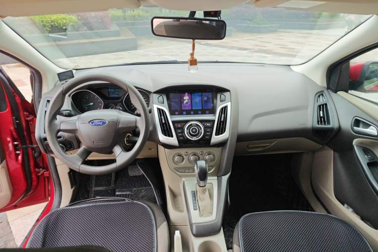 Used Ford Focus 2012 Sedan 1.6L Automatic Comfort Model Interior 3
