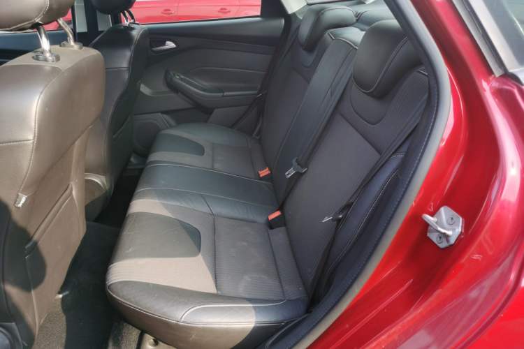 Used Ford Focus 2012 Sedan 1.6L Automatic Fashion Edition Interior 4