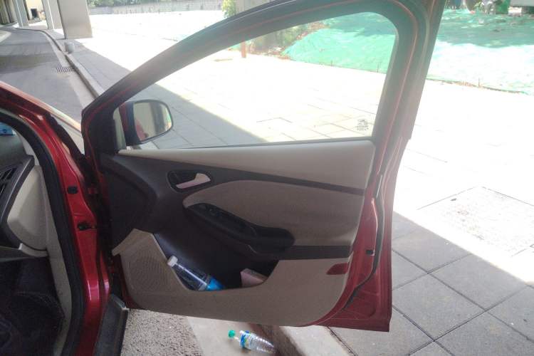 Used Ford Focus 2012 Sedan 1.6L Automatic Comfort Model Interior 5