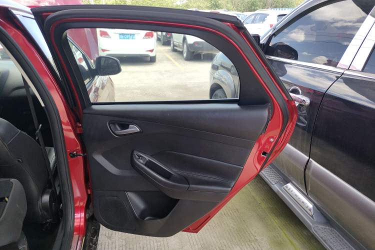 Used Ford Focus 2012 Sedan 1.6L Automatic Fashion Edition Interior 6