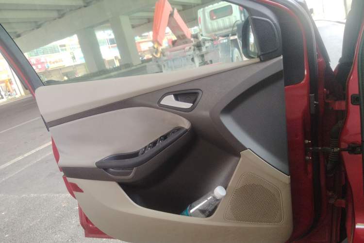 Used Ford Focus 2012 Sedan 1.6L Automatic Comfort Model Interior 7