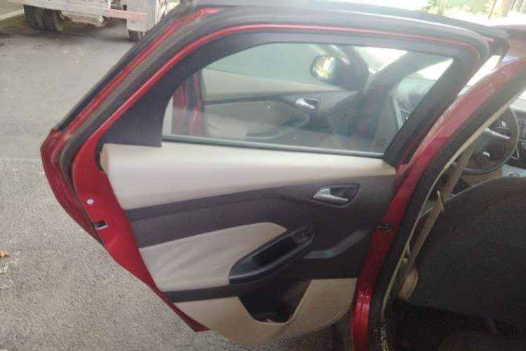 Used Ford Focus 2012 Sedan 1.6L Automatic Comfort Model Interior 8
