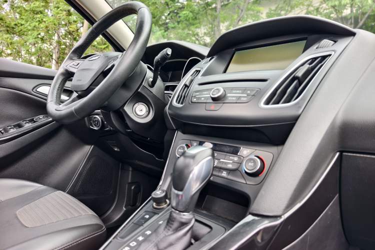 Used Ford Focus 2012 Sedan 1.6L Automatic Fashion Edition Interior 8