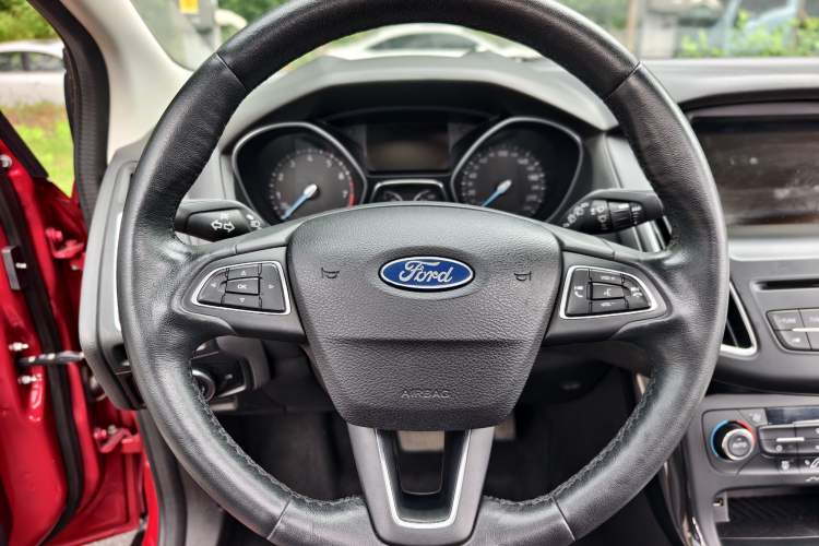 Used Ford Focus 2012 Sedan 1.6L Automatic Fashion Edition Interior 9