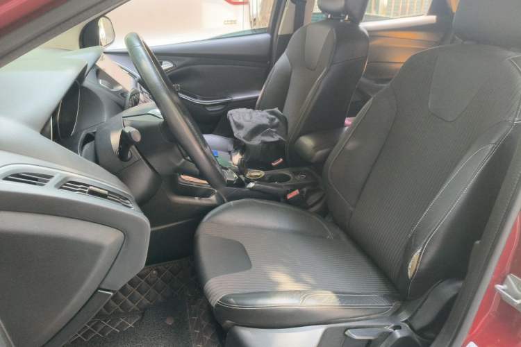 Used Ford Focus 2012 Hatchback 1.6L Automatic Fashion Edition Left Front Seat