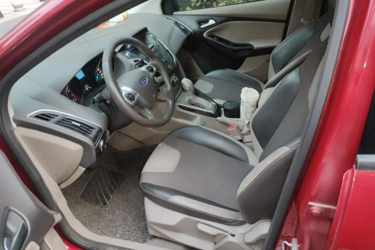 Used Ford Focus 2012 Sedan 1.6L Automatic Fashion Edition Left Front Seat