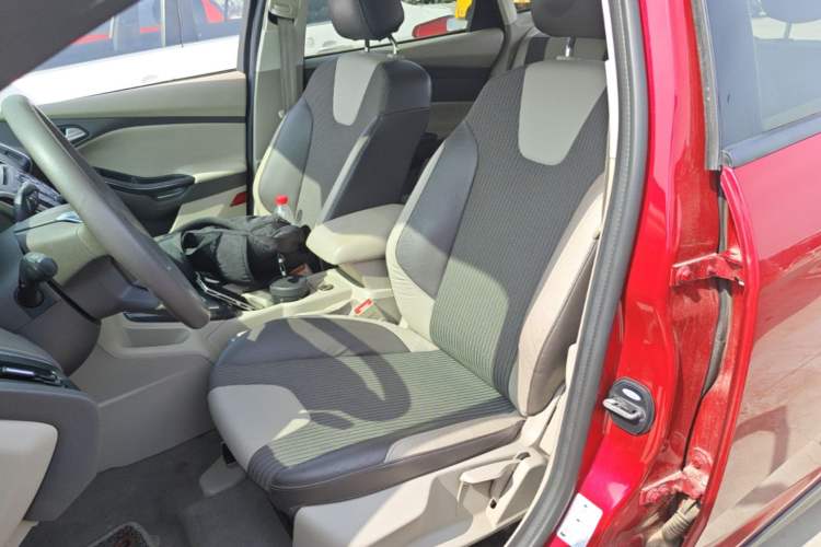 Used Ford Focus 2012 Hatchback 1.6L Automatic Fashion Edition Left Front Seat