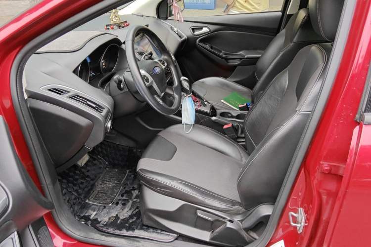 Used Ford Focus 2012 Sedan 1.6L Automatic Fashion Edition Left Front Seat