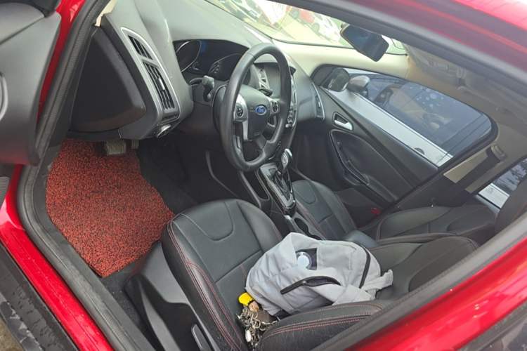 Used Ford Focus 2012 Sedan 1.6L Automatic Fashion Edition Left Front Seat