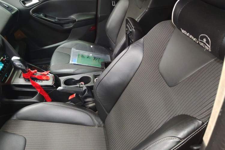 Used Ford Focus 2012 Hatchback 1.6L Automatic Fashion Edition Left Front Seat