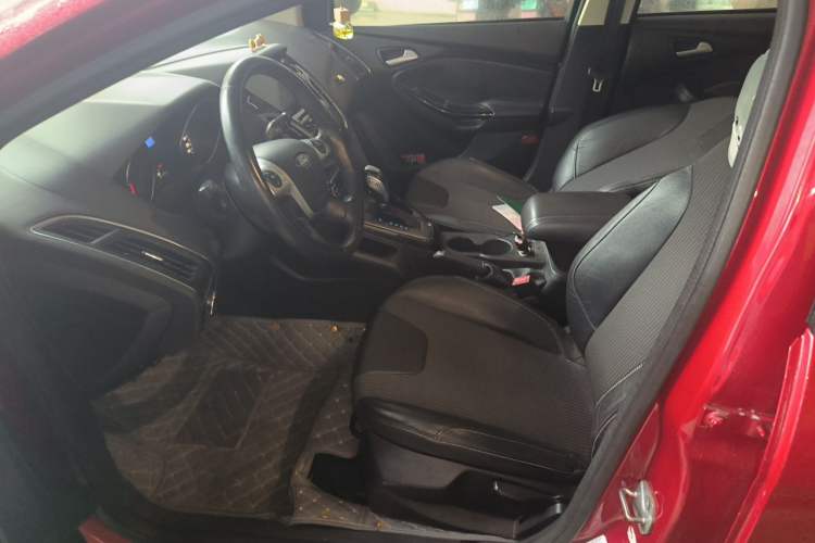 Used Ford Focus 2012 Hatchback 1.6L Automatic Fashion Edition Left Front Seat