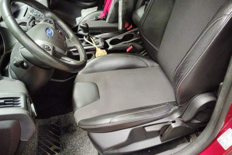 Used Ford Focus 2012 Sedan 1.6L Manual Fashion Edition Left Front Seat