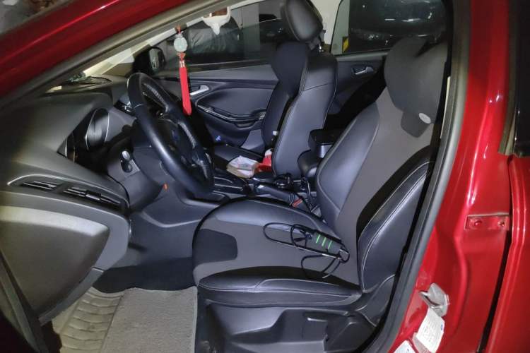 Used Ford Focus 2012 Sedan 1.6L Automatic Fashion Edition Left Front Seat