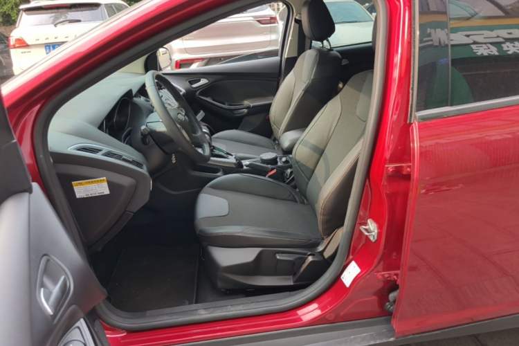 Used Ford Focus 2012 Hatchback 1.6L Automatic Fashion Edition Left Front Seat