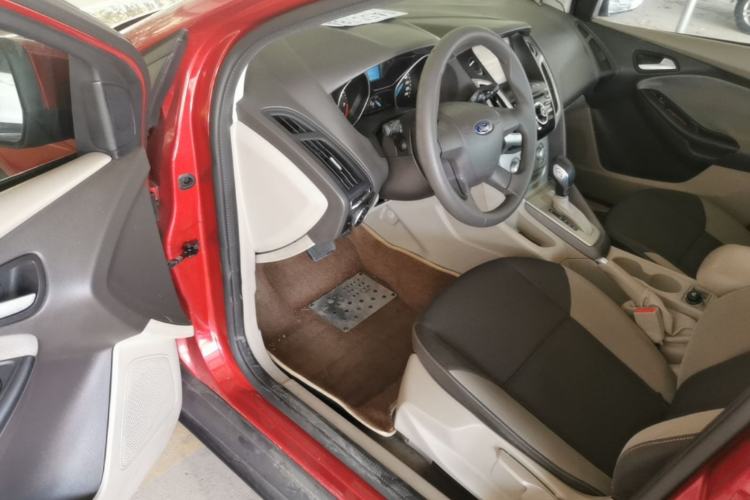 Used Ford Focus 2012 Sedan 1.6L Automatic Comfort Model Left Front Seat
