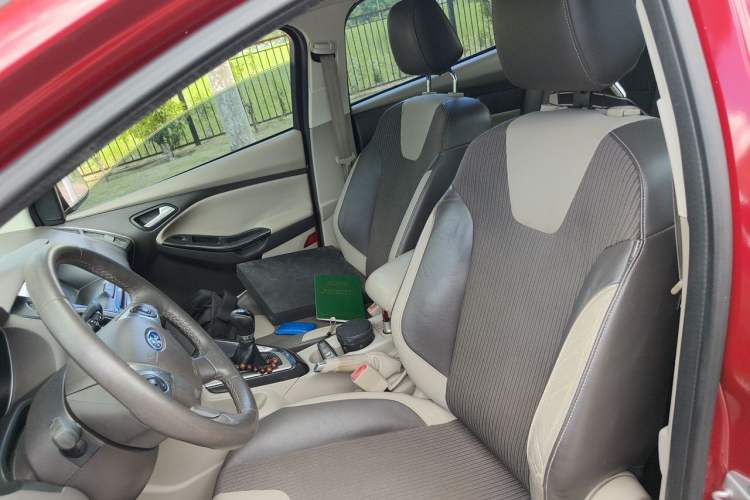 Used Ford Focus 2012 Sedan 1.6L Manual Fashion Edition Left Front Seat
