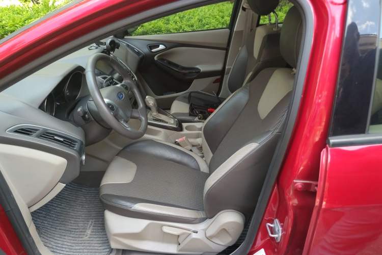 Used Ford Focus 2012 Hatchback 1.6L Automatic Fashion Edition Left Front Seat