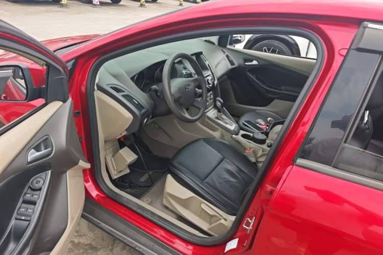 Used Ford Focus 2012 Sedan 1.6L Automatic Comfort Model Left Front Seat