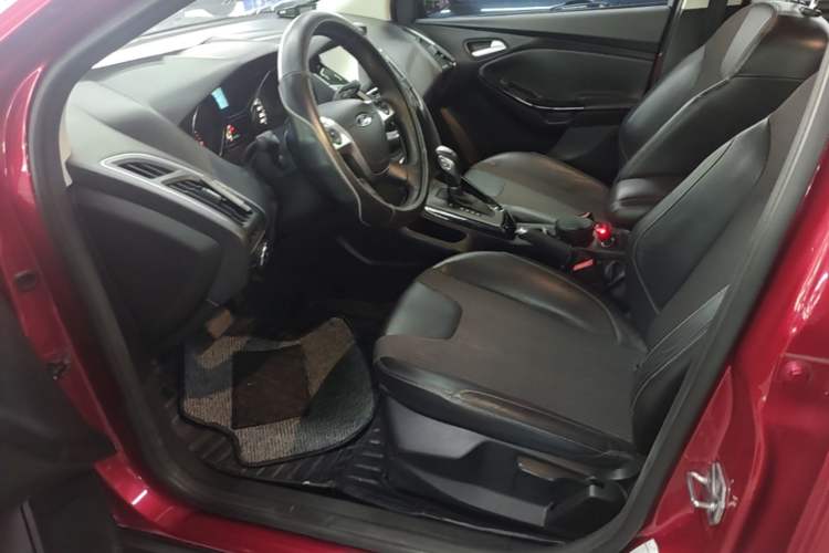 Used Ford Focus 2012 Hatchback 1.6L Automatic Fashion Edition Left Front Seat