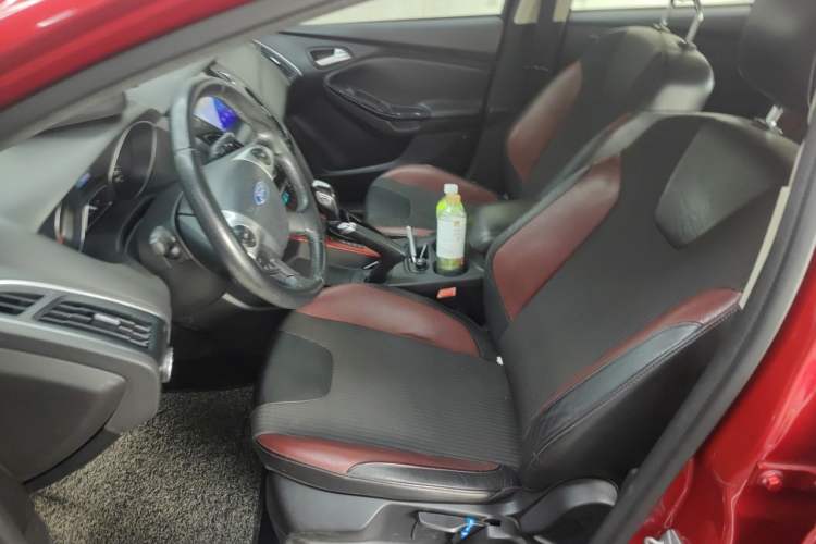 Used Ford Focus 2012 Hatchback 2.0L Automatic Luxury Sport Model Left Front Seat