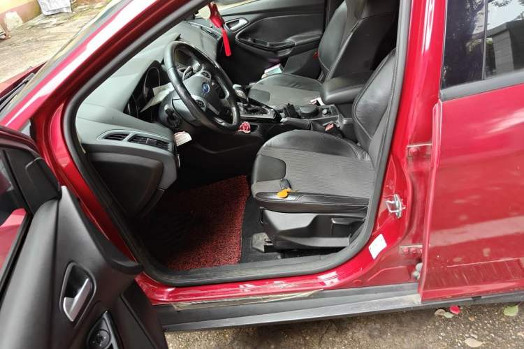 Used Ford Focus 2012 Hatchback 1.6L Automatic Fashion Edition Left Front Seat