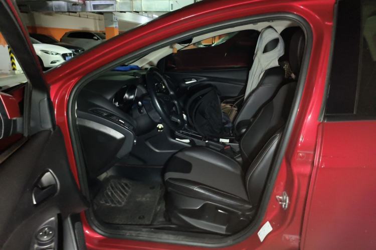 Used Ford Focus 2012 Sedan 1.6L Automatic Fashion Edition Left Front Seat