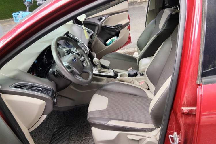 Used Ford Focus 2012 Hatchback 1.6L Automatic Fashion Edition Left Front Seat