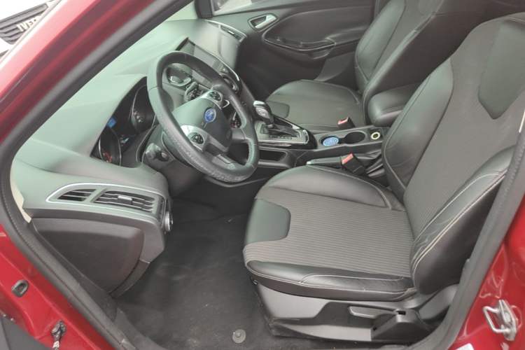 Used Ford Focus 2012 Hatchback 1.6L Automatic Fashion Edition Left Front Seat