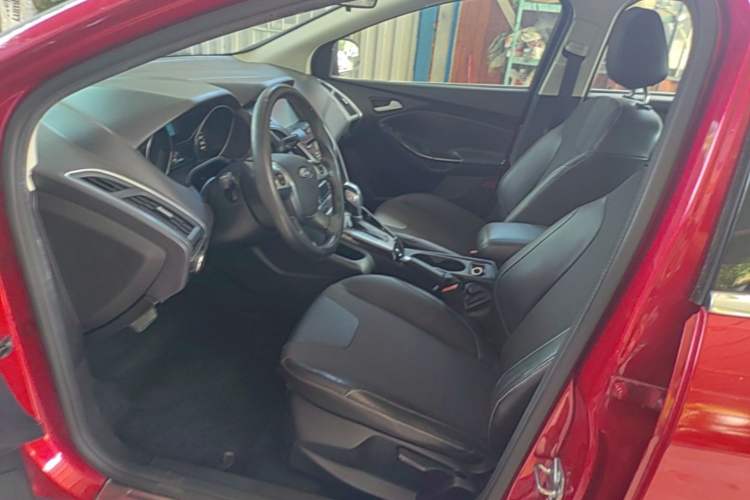 Used Ford Focus 2012 Sedan 1.6L Automatic Fashion Edition Left Front Seat