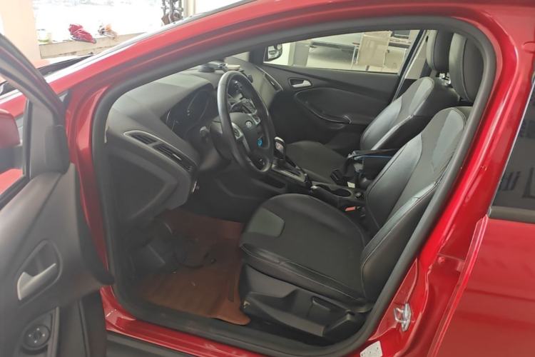 Used Ford Focus 2012 Sedan 1.6L Automatic Fashion Edition Left Front Seat