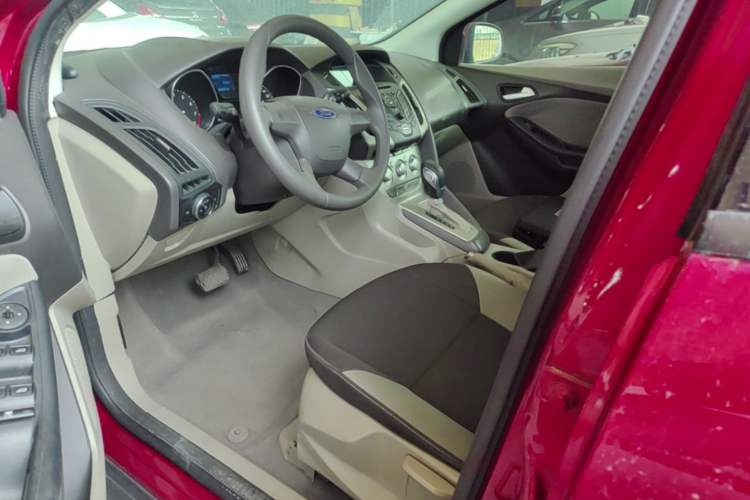 Used Ford Focus 2012 Sedan 1.6L Automatic Comfort Model Left Front Seat