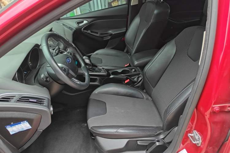 Used Ford Focus 2012 Sedan 1.6L Automatic Fashion Edition Left Front Seat