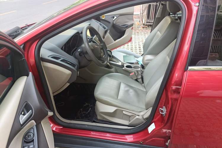 Used Ford Focus 2012 Sedan 1.6L Automatic Comfort Model Left Front Seat