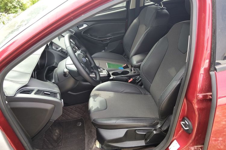 Used Ford Focus 2012 Hatchback 1.6L Automatic Fashion Edition Left Front Seat