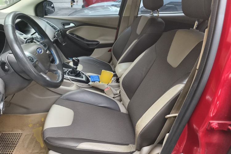 Used Ford Focus 2012 Sedan 1.6L Manual Fashion Edition Left Front Seat