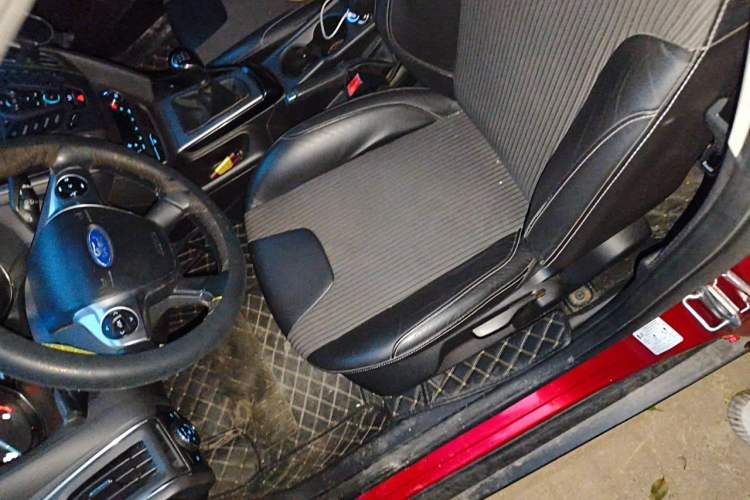 Used Ford Focus 2012 Sedan 1.6L Manual Fashion Edition Left Front Seat