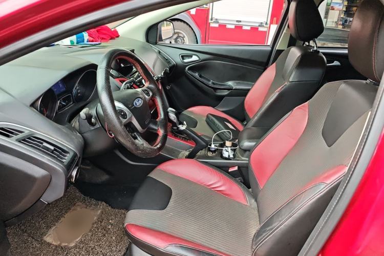 Used Ford Focus 2012 Hatchback 2.0L Automatic Luxury Sport Model Left Front Seat