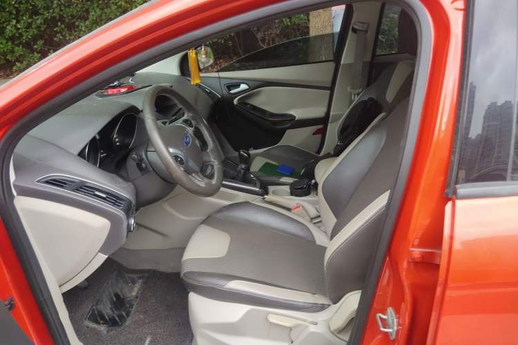 Used Ford Focus 2012 Hatchback 1.6L Manual Fashion Edition Left Front Seat