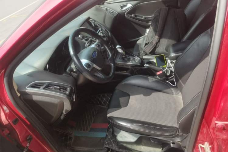 Used Ford Focus 2012 Sedan 1.6L Automatic Fashion Edition Left Front Seat