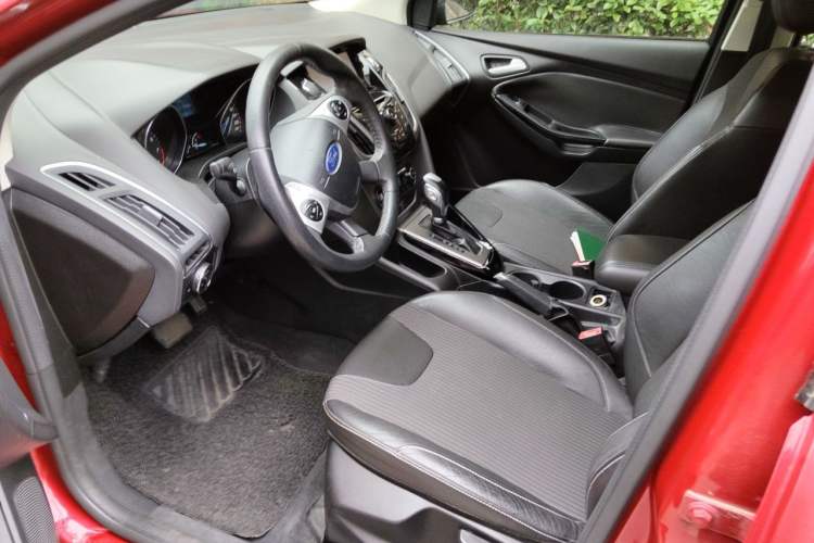 Used Ford Focus 2012 Sedan 1.6L Automatic Fashion Edition Left Front Seat