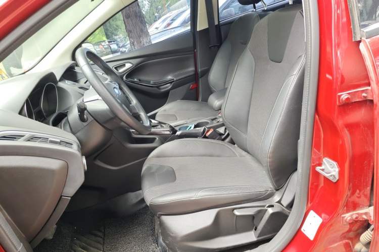Used Ford Focus 2012 Sedan 1.6L Automatic Fashion Edition Left Front Seat