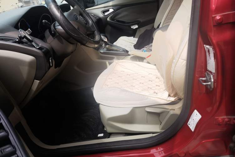 Used Ford Focus 2012 Sedan 1.6L Automatic Comfort Model Left Front Seat