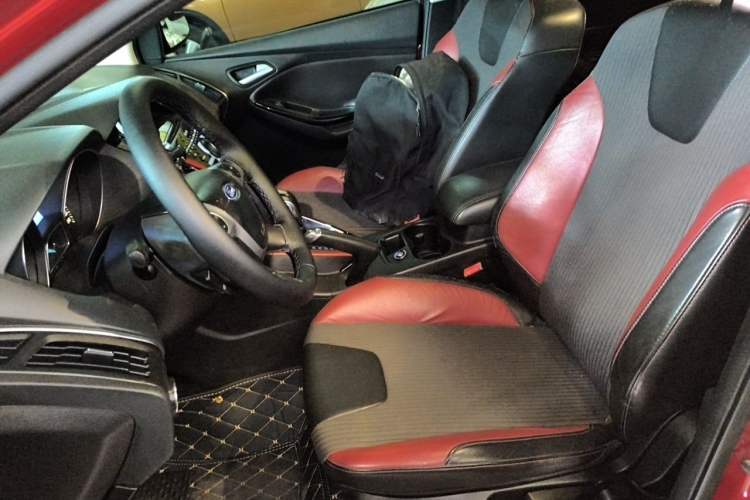 Used Ford Focus 2012 Hatchback 2.0L Automatic Luxury Sport Model Left Front Seat