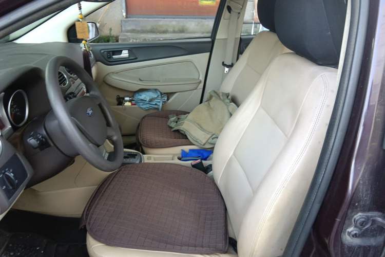 Used Ford Focus 2012 Sedan Classic 1.8L Automatic Base Model Left Front Seat