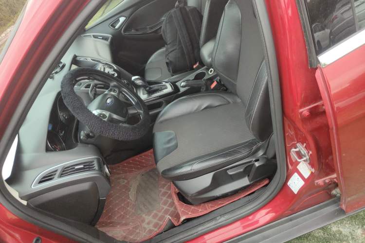 Used Ford Focus 2012 Hatchback 1.6L Automatic Fashion Edition Left Front Seat