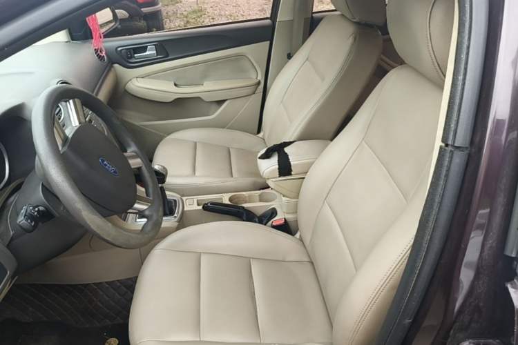Used Ford Focus 2012 Sedan Classic 1.8L Manual Base Model Left Front Seat