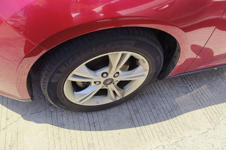Used Ford Focus 2012 Sedan 1.6L Automatic Fashion Edition Left Front Wheel Hub