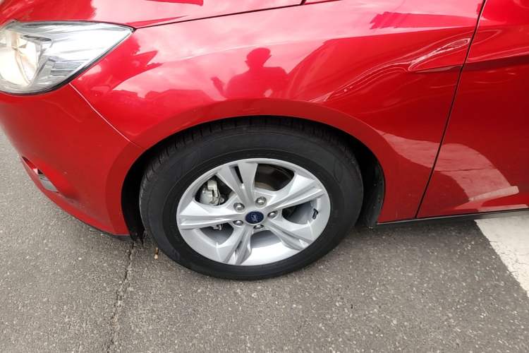 Used Ford Focus 2012 Hatchback 1.6L Automatic Fashion Edition Left Front Wheel Hub