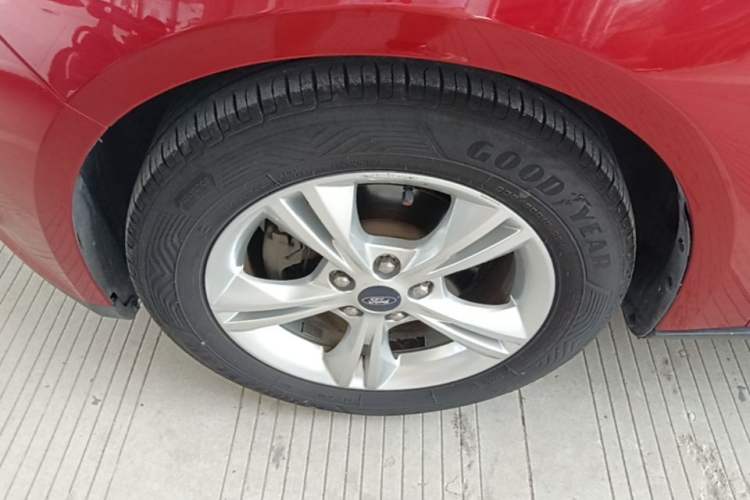 Used Ford Focus 2012 Hatchback 1.6L Manual Fashion Edition Left Front Wheel Hub